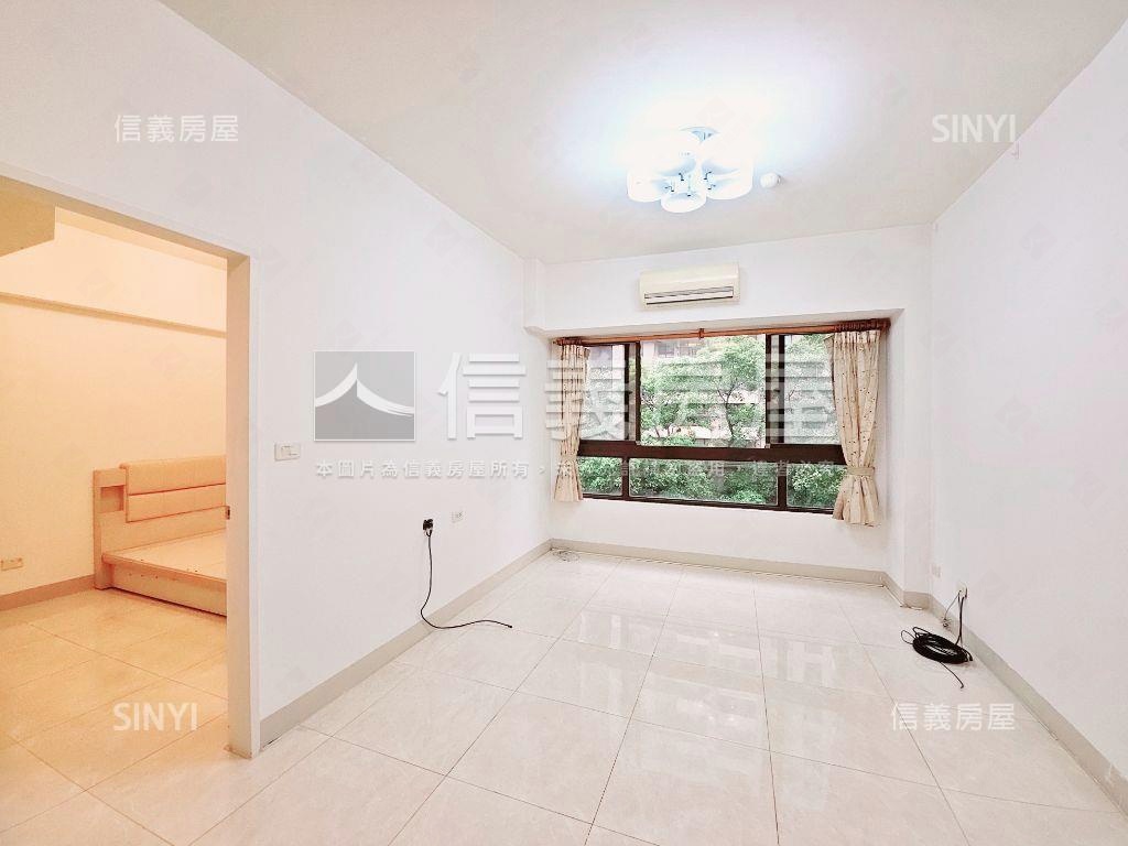 近家樂福兩房平面車位房屋室內格局與周邊環境