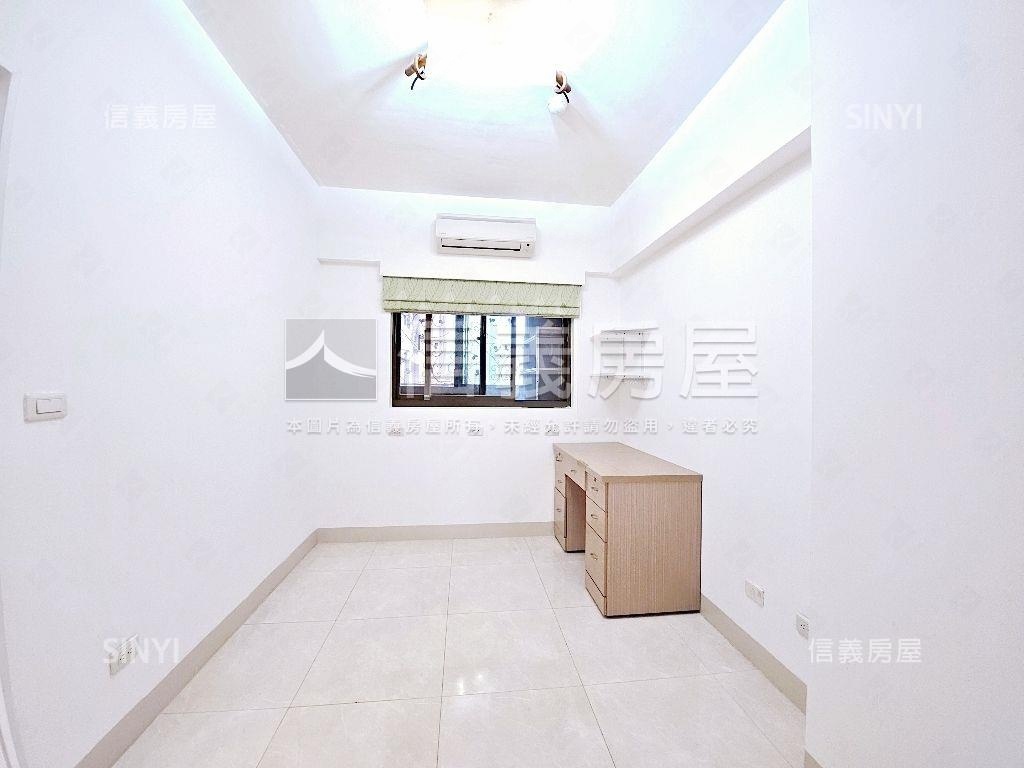 近家樂福兩房平面車位房屋室內格局與周邊環境