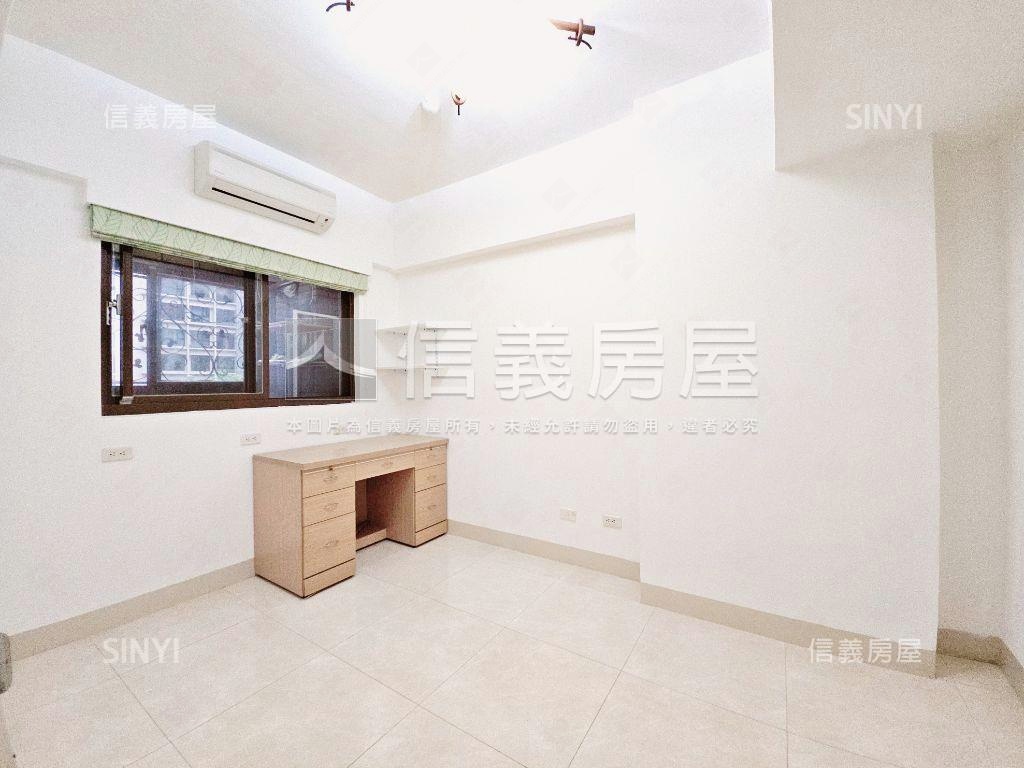 近家樂福兩房平面車位房屋室內格局與周邊環境