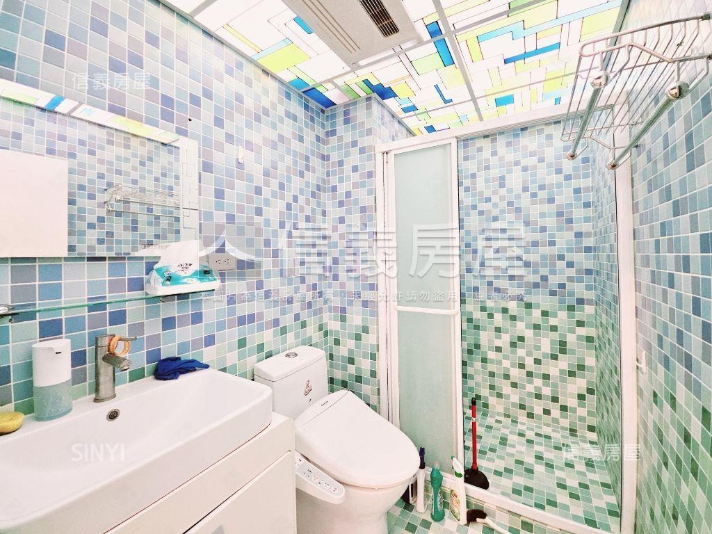 近家樂福兩房平面車位房屋室內格局與周邊環境