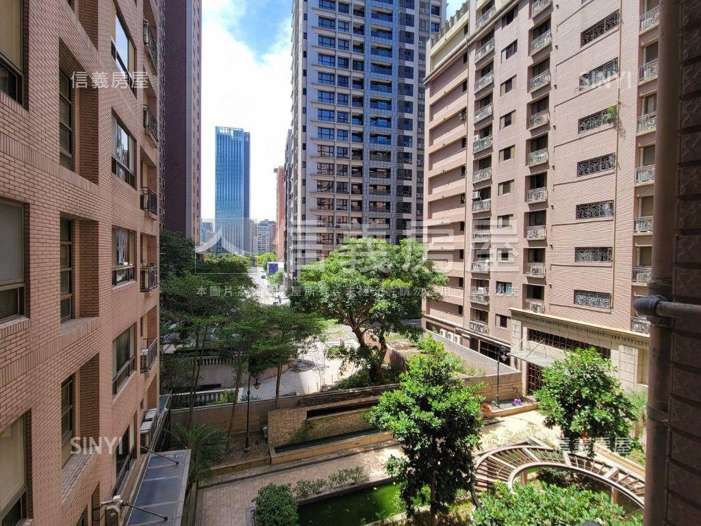 近家樂福兩房平面車位房屋室內格局與周邊環境