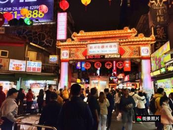 饒河夜市賺翻天店面