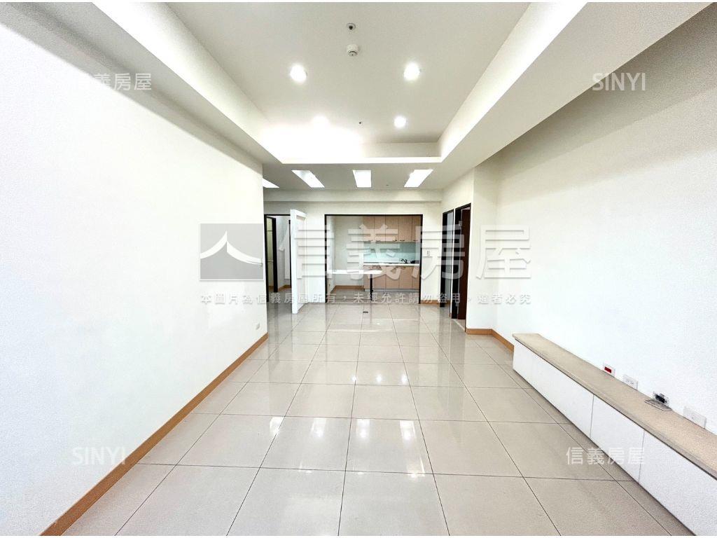 新巨蛋邊間四房車位房屋室內格局與周邊環境