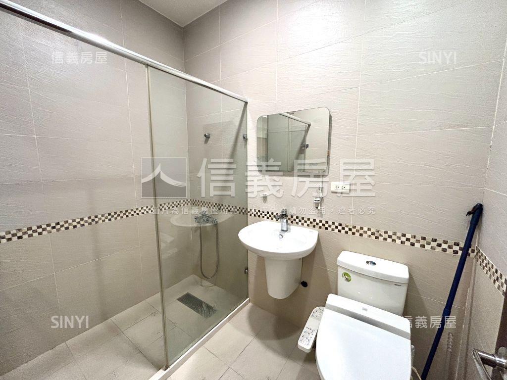 新巨蛋邊間四房車位房屋室內格局與周邊環境