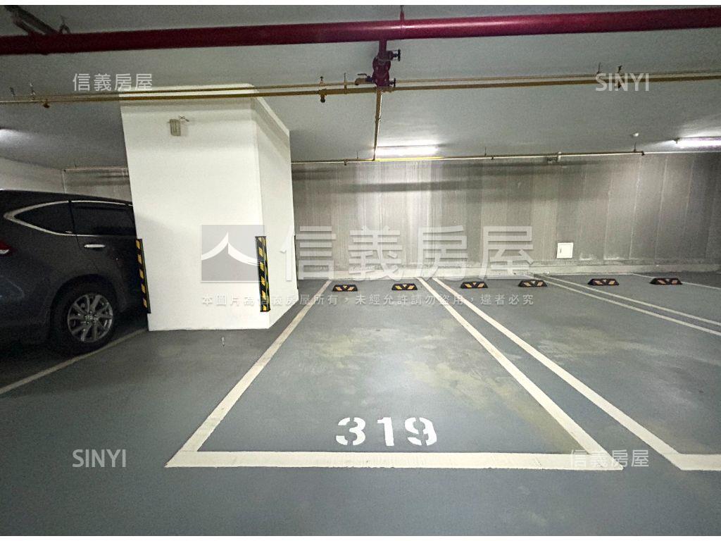 新巨蛋邊間四房車位房屋室內格局與周邊環境