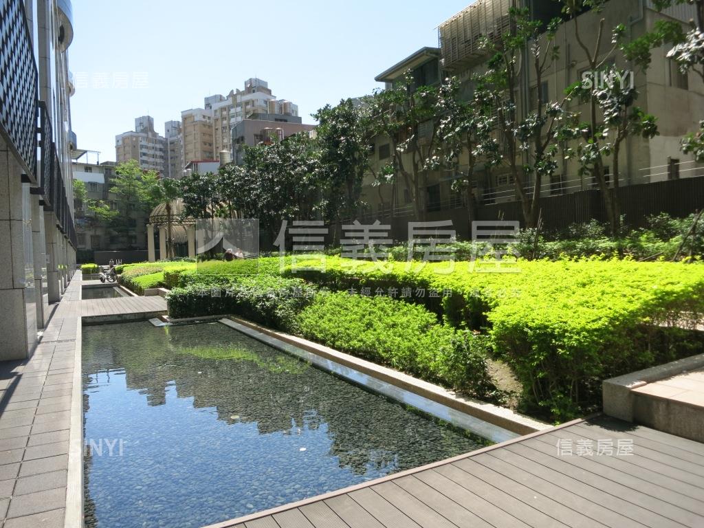 新巨蛋邊間四房車位房屋室內格局與周邊環境