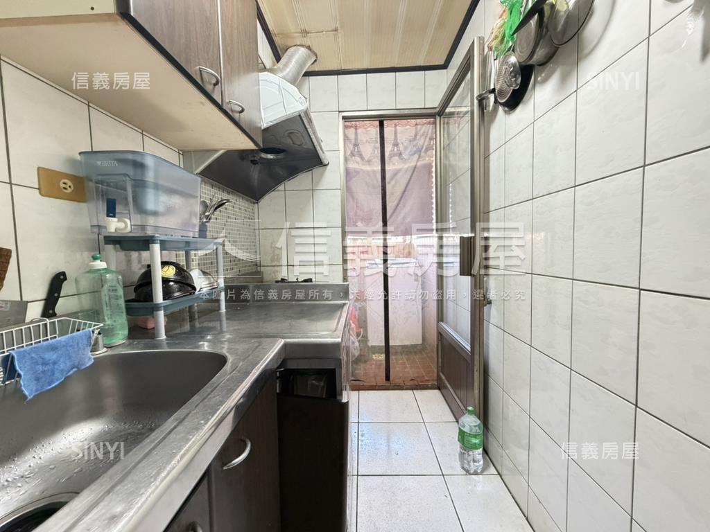 採光好俗電梯３＋１華廈房屋室內格局與周邊環境