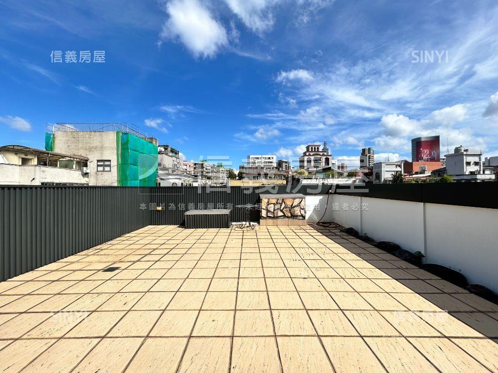 雙捷運頂樓花園附車位房屋室內格局與周邊環境