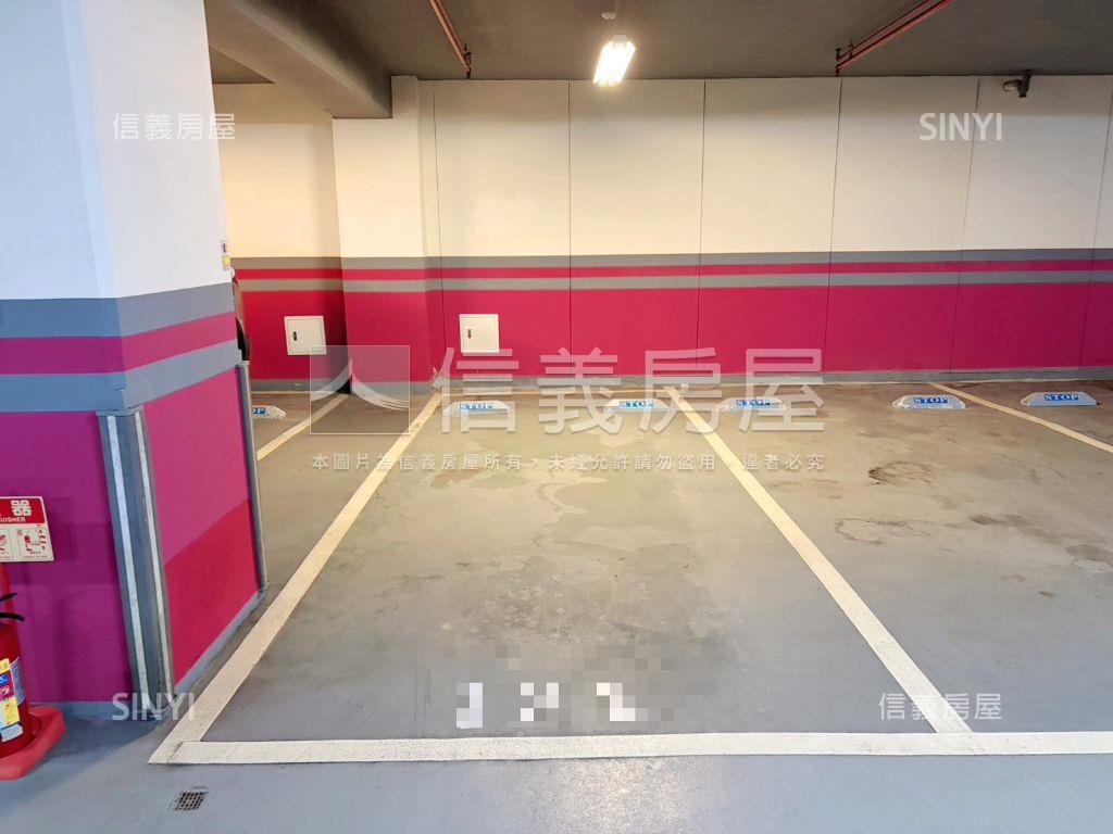 宏普光年世界館三房車位房屋室內格局與周邊環境