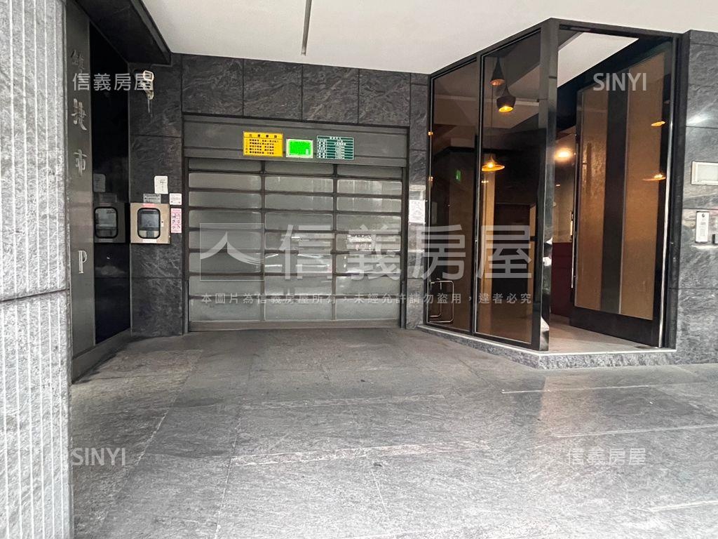 稀有民生西路休旅車位房屋室內格局與周邊環境