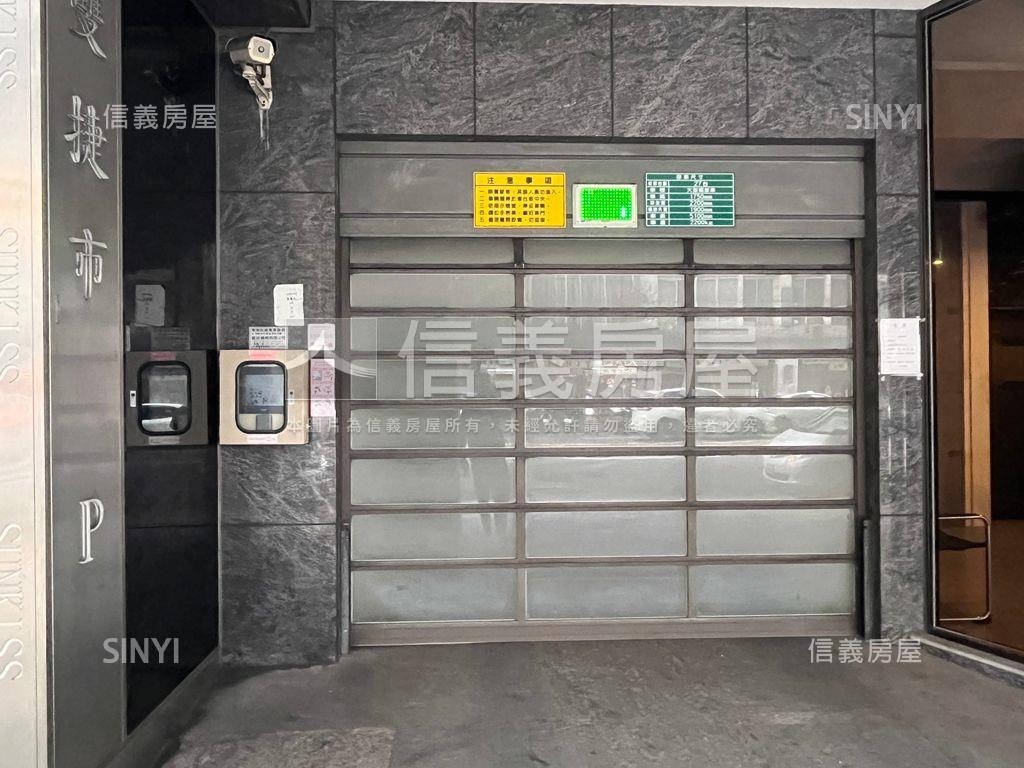 稀有民生西路休旅車位房屋室內格局與周邊環境