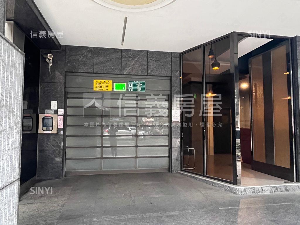 稀有民生西路休旅車位房屋室內格局與周邊環境