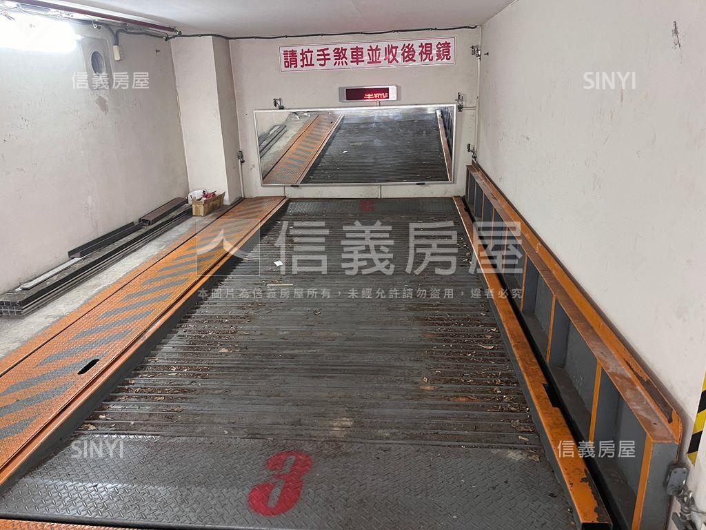 稀有民生西路休旅車位房屋室內格局與周邊環境