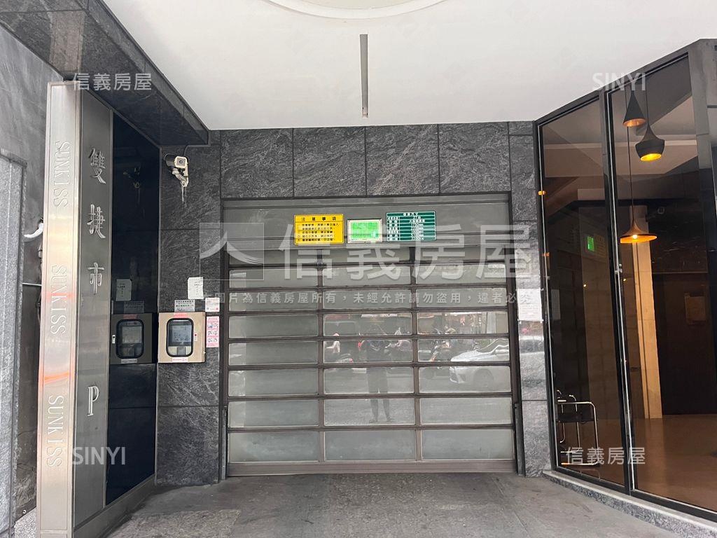 稀有民生西路休旅車位房屋室內格局與周邊環境