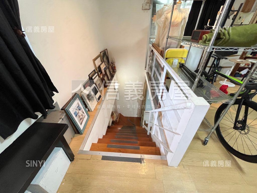 面豐富公園大面寬店面房屋室內格局與周邊環境