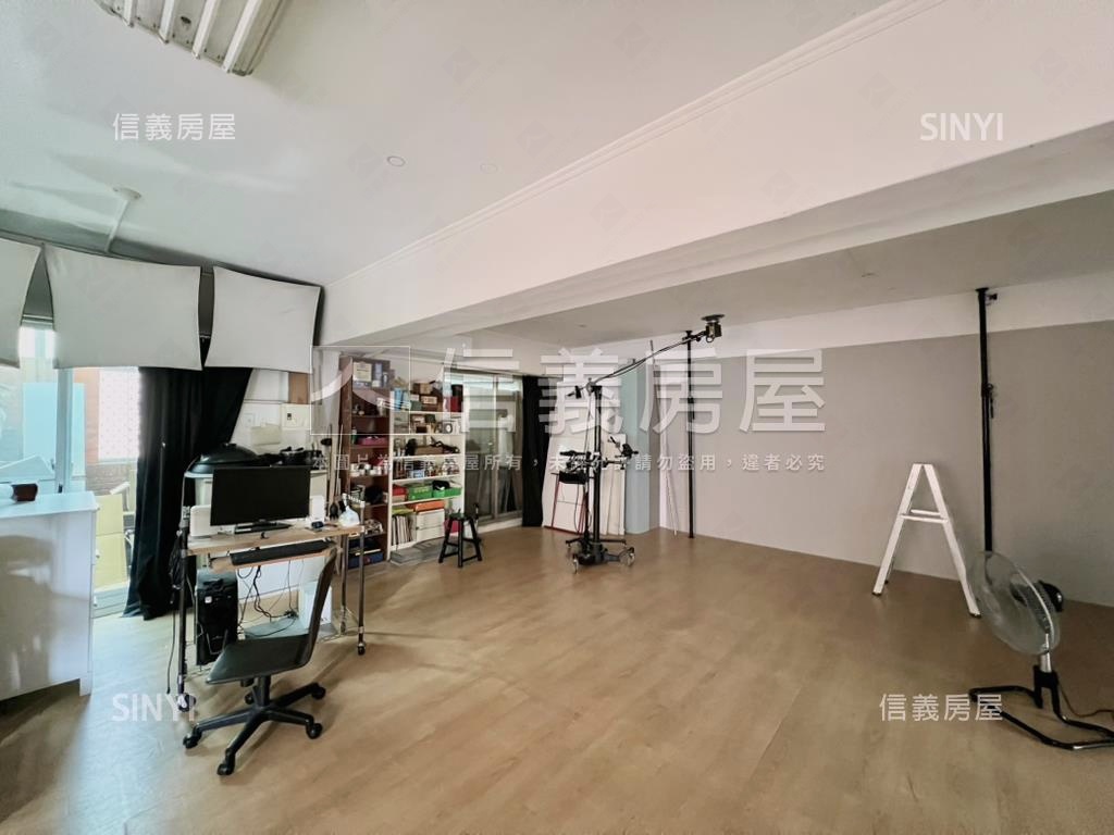 面豐富公園大面寬店面房屋室內格局與周邊環境