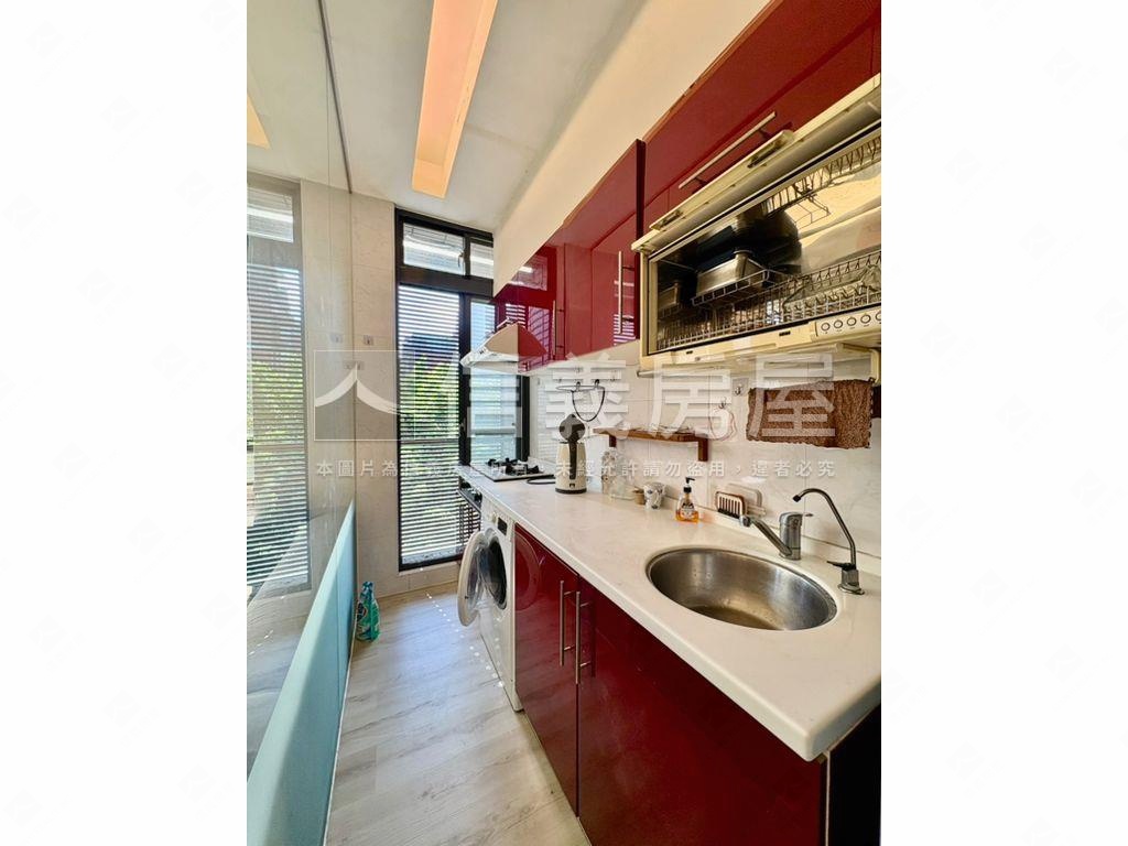 重劃正面公園邊間電梯兩房房屋室內格局與周邊環境