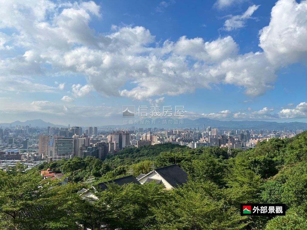 專任★潤泰曉山青３房車位房屋室內格局與周邊環境