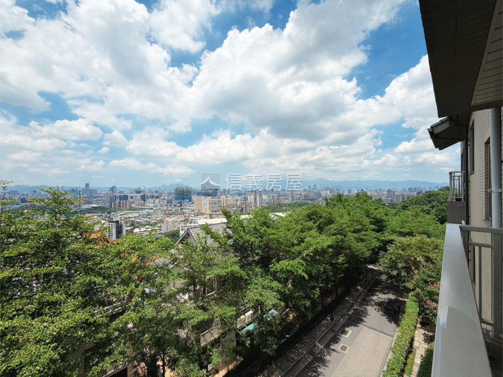 稀有★曉山青Ａ區三房平車房屋室內格局與周邊環境