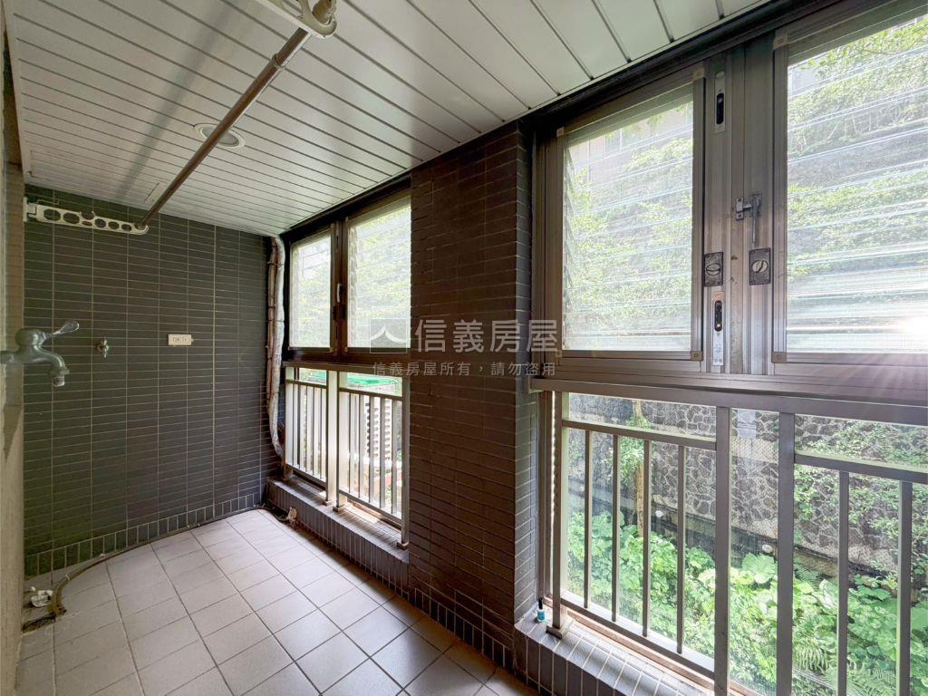 稀有★曉山青Ａ區三房平車房屋室內格局與周邊環境