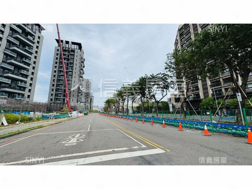 １４期大塊藏硯１２Ｂ雙車房屋室內格局與周邊環境