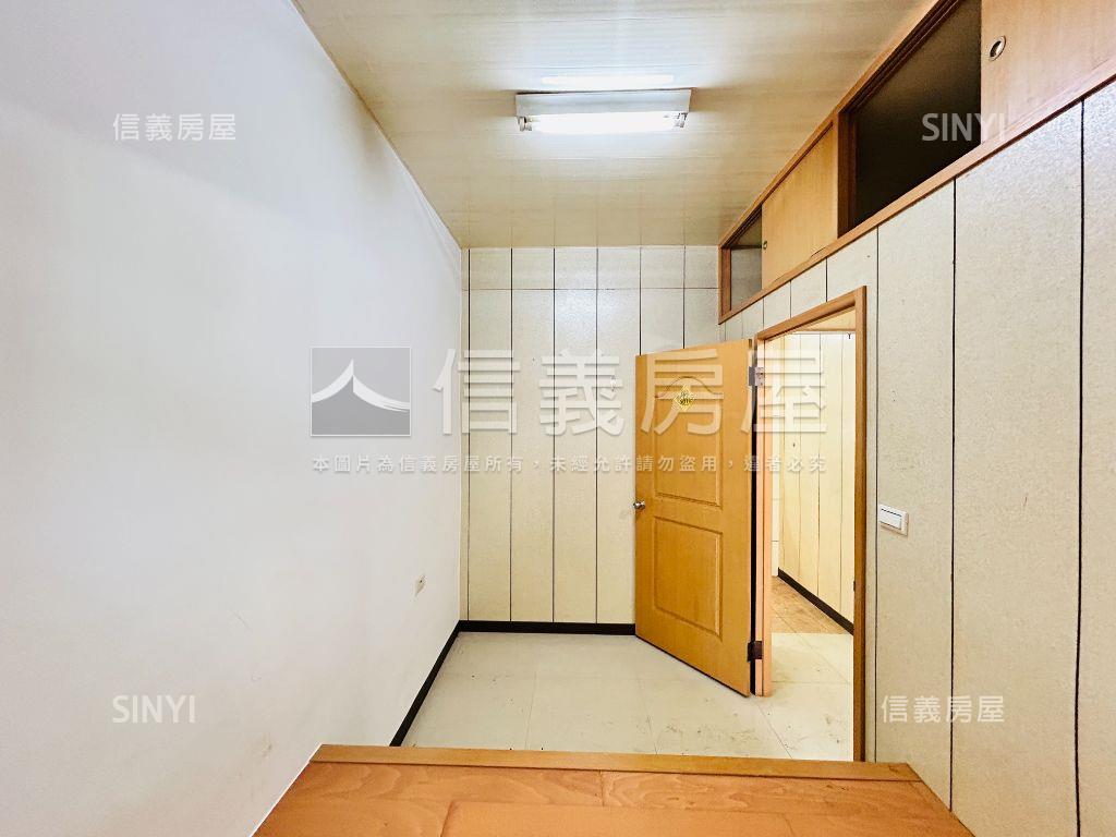 一層一戶八里四樓公寓房屋室內格局與周邊環境
