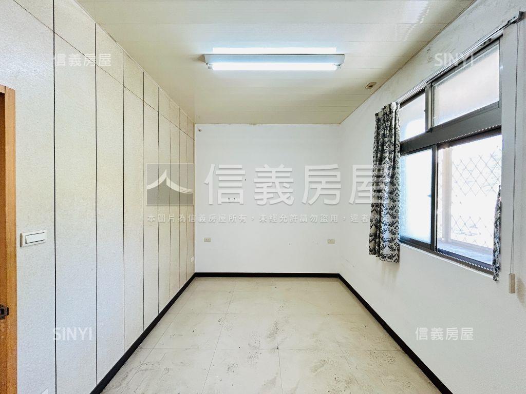 一層一戶八里四樓公寓房屋室內格局與周邊環境