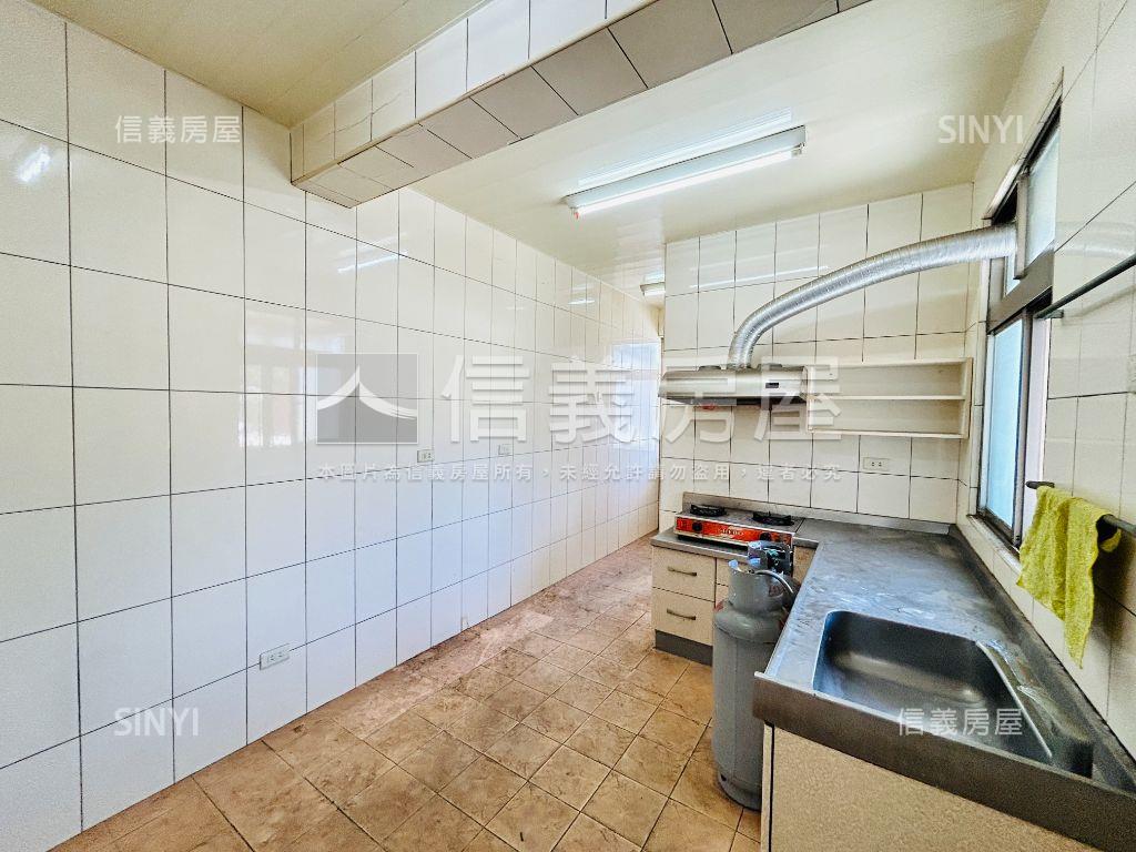 一層一戶八里四樓公寓房屋室內格局與周邊環境