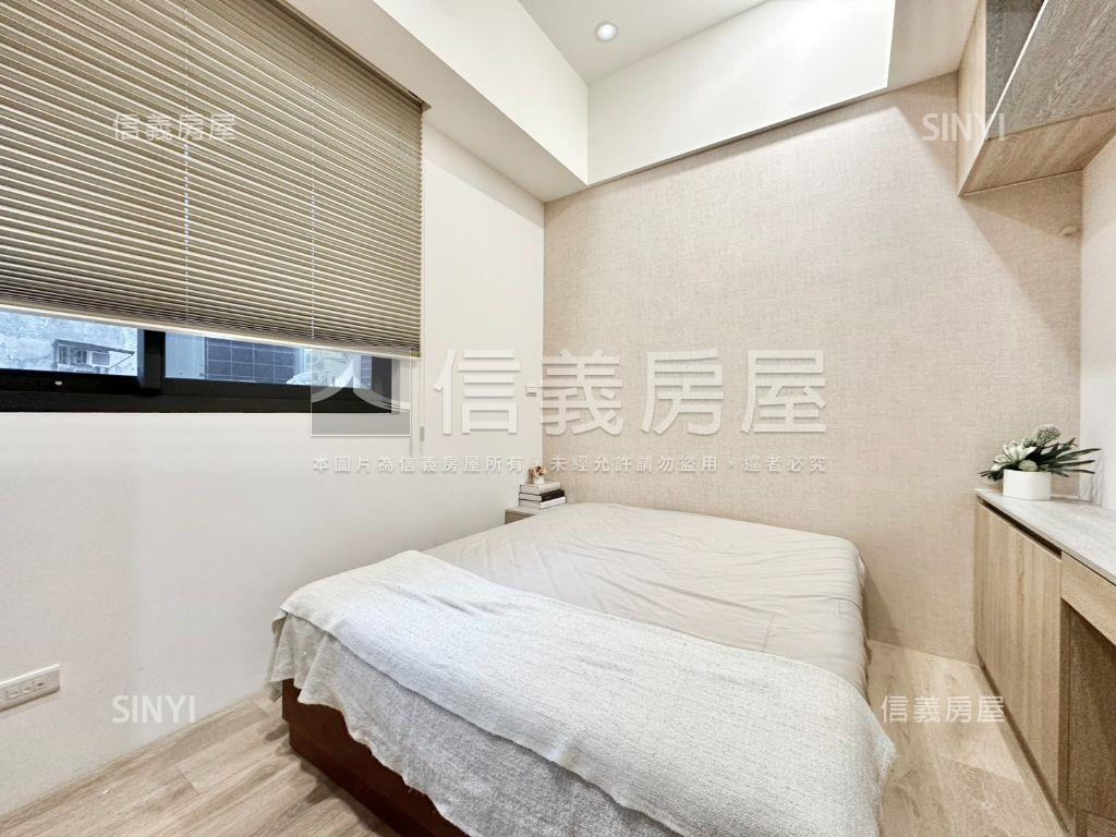 新埔站。三面採光兩房車位房屋室內格局與周邊環境