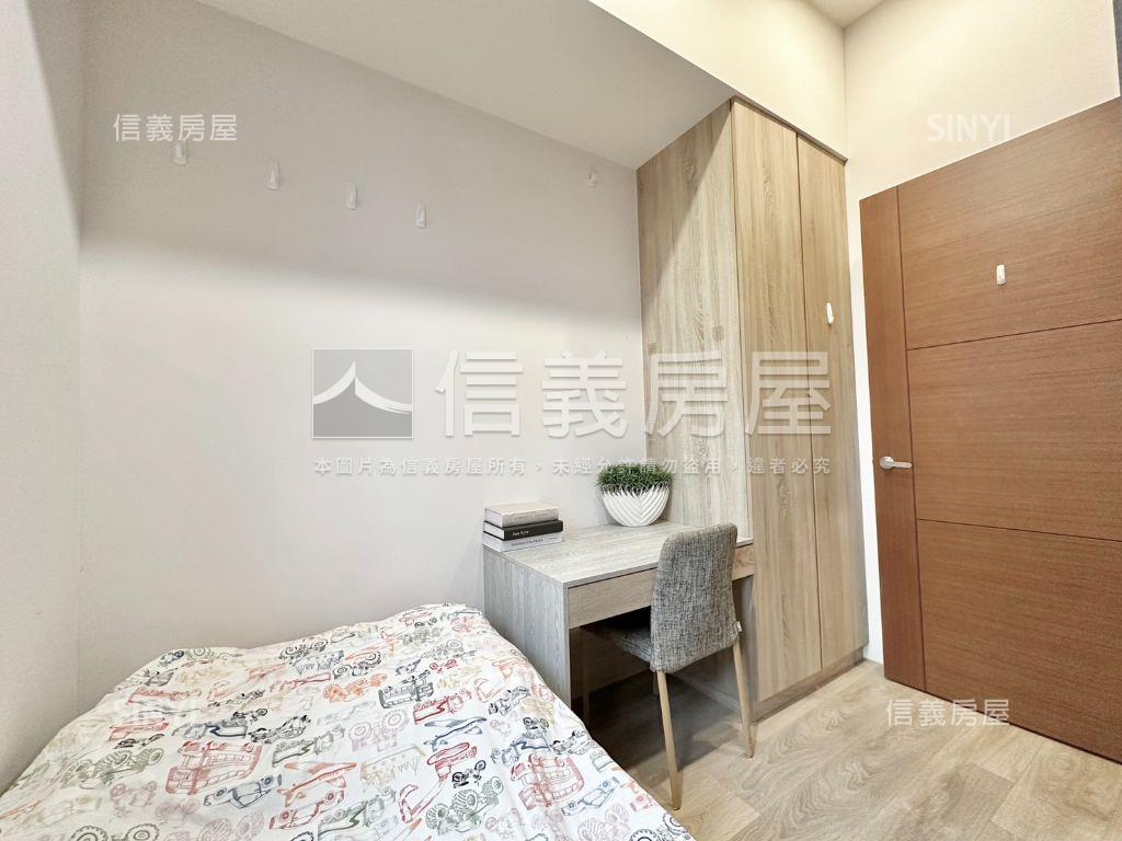 新埔站。三面採光兩房車位房屋室內格局與周邊環境