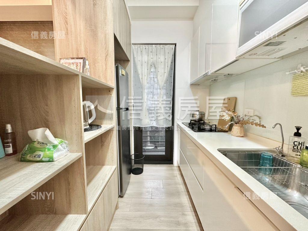 新埔站。三面採光兩房車位房屋室內格局與周邊環境