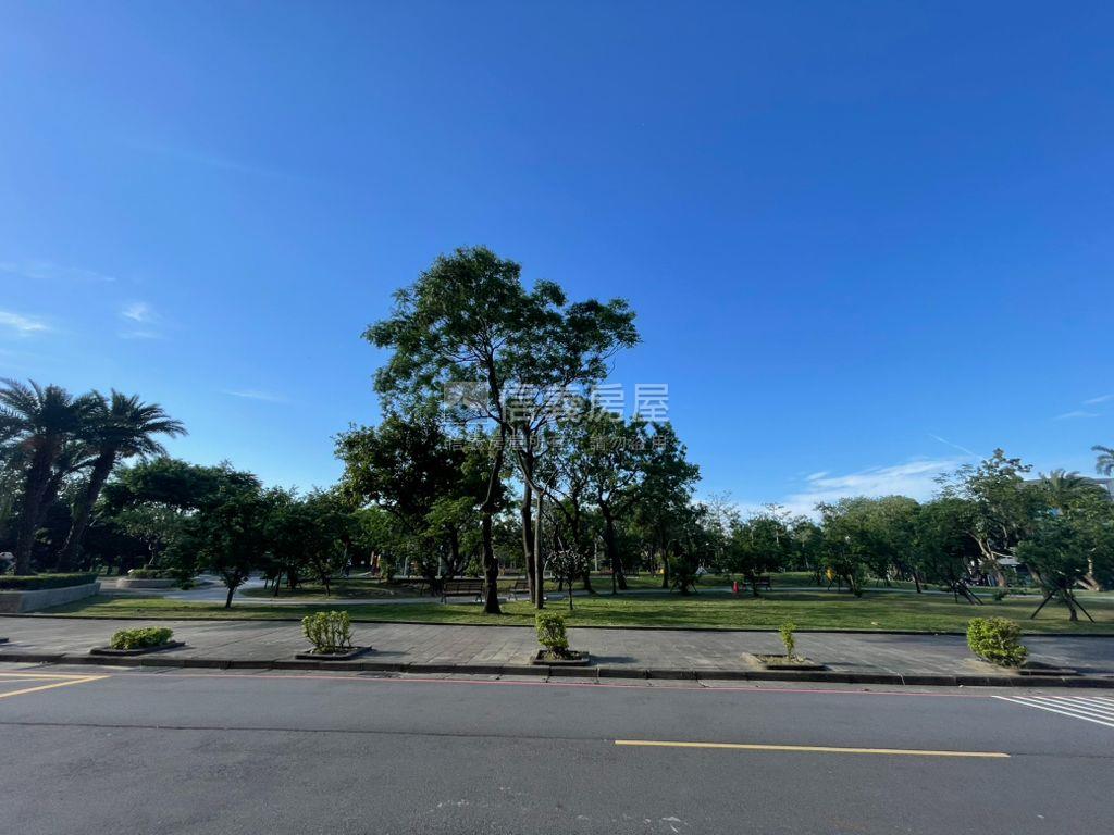 世界公園．庭景四房平車位房屋室內格局與周邊環境