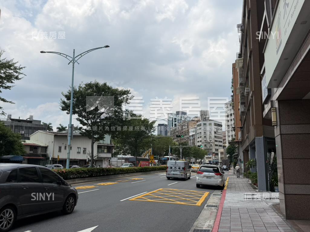 玉山之店面房屋室內格局與周邊環境