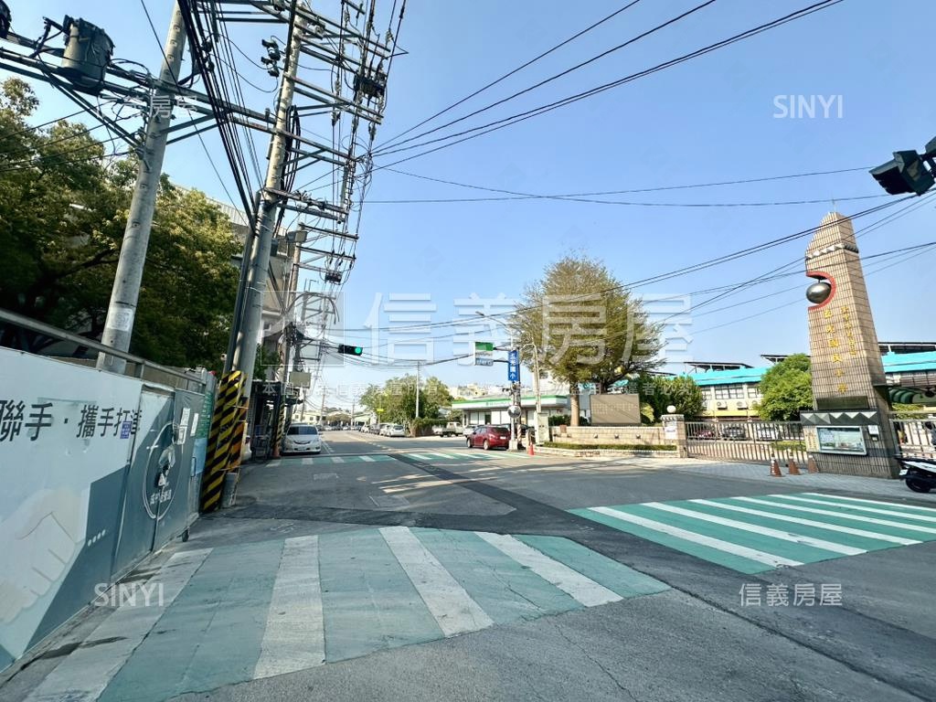 近１３期德金邊間電梯別墅房屋室內格局與周邊環境