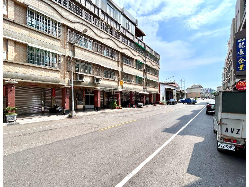 鳳甲正路大地坪透天房屋室內格局與周邊環境