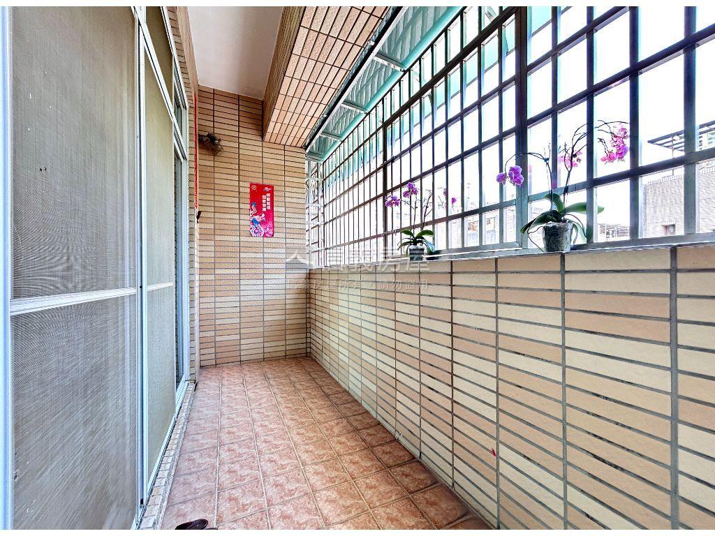 鳳甲正路大地坪透天房屋室內格局與周邊環境