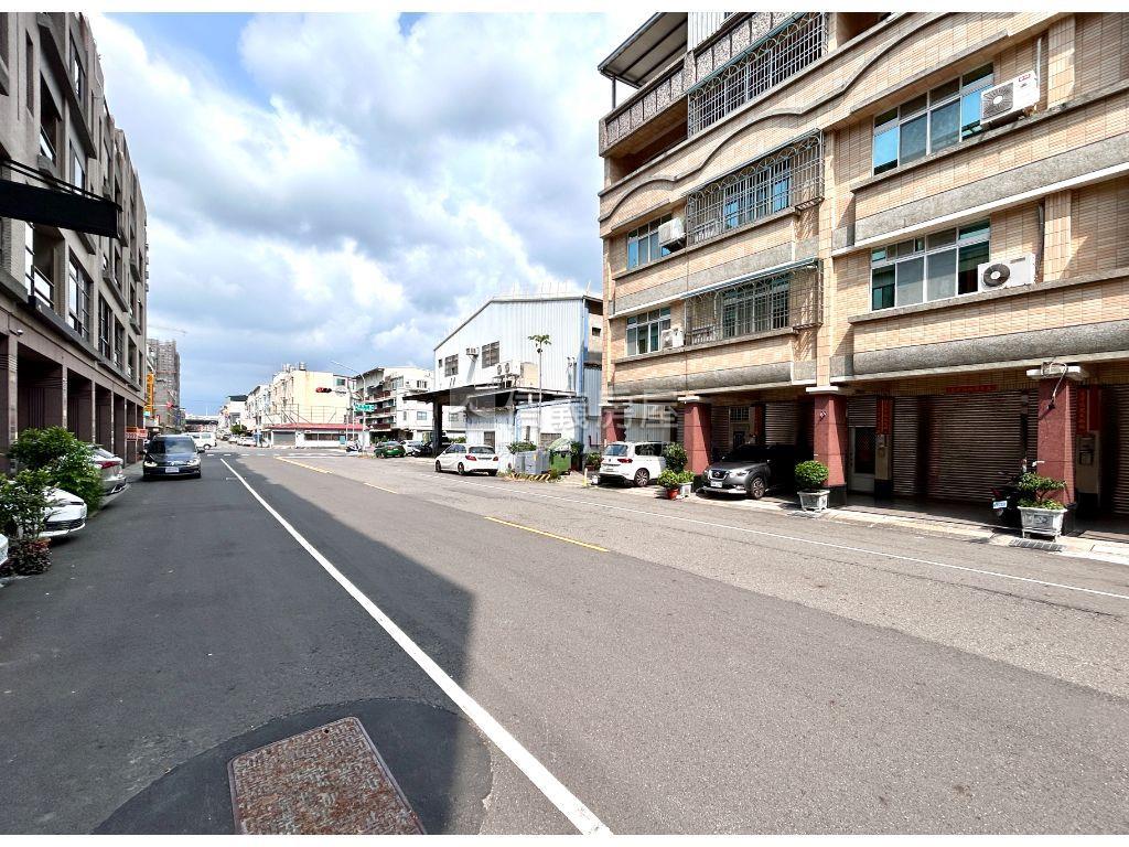 鳳甲正路大地坪透天房屋室內格局與周邊環境