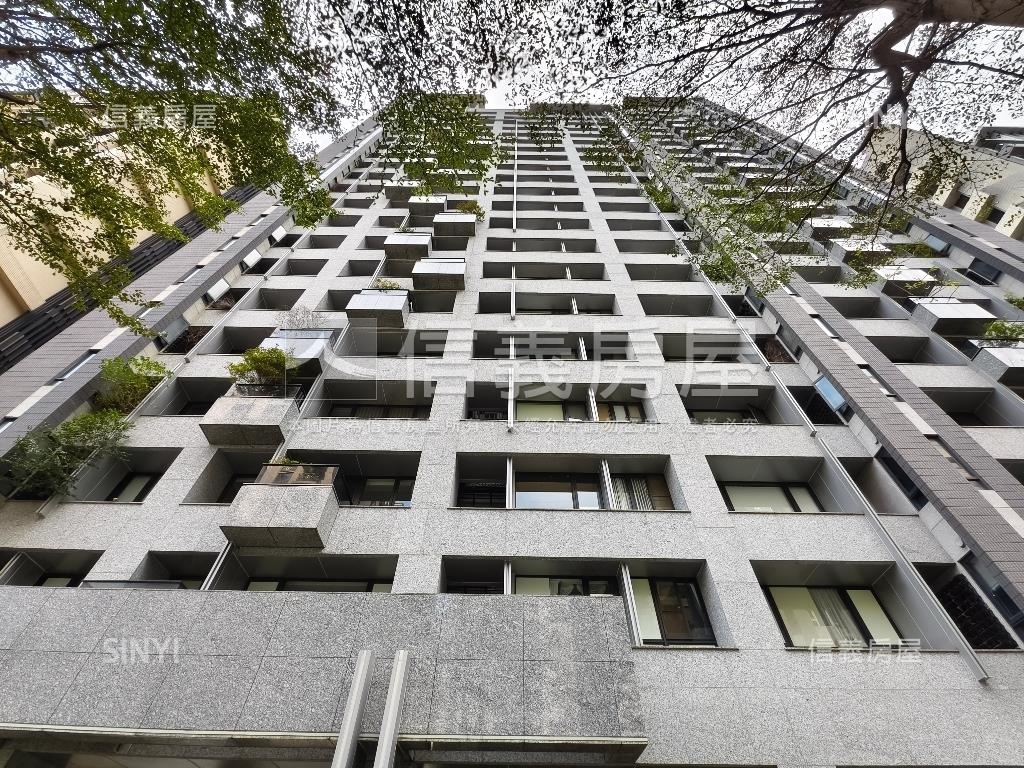 亞昕高樓精美四房雙車位房屋室內格局與周邊環境