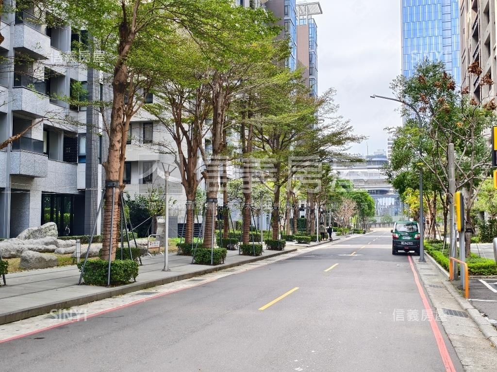 亞昕高樓精美四房雙車位房屋室內格局與周邊環境