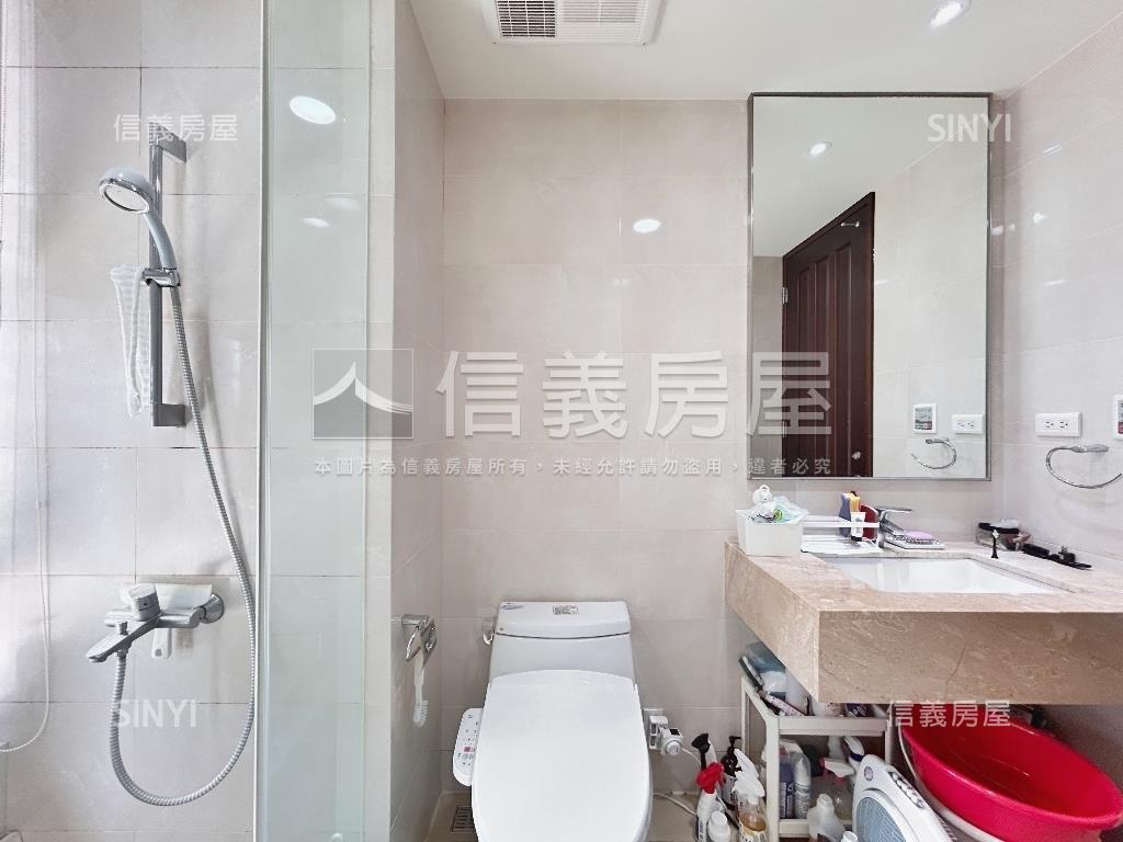 亞昕高樓精美四房雙車位房屋室內格局與周邊環境