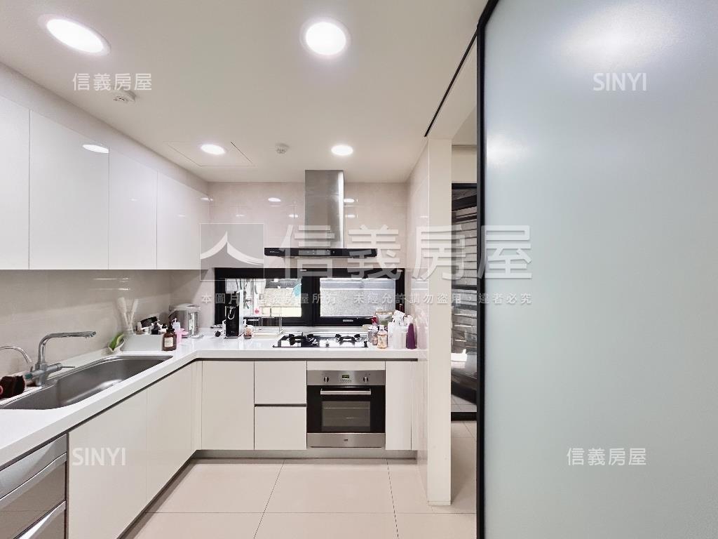 亞昕高樓精美四房雙車位房屋室內格局與周邊環境