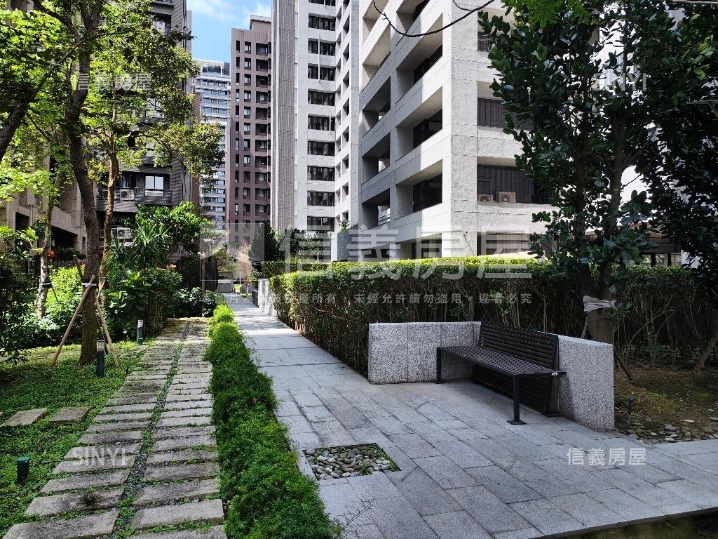 亞昕高樓精美四房雙車位房屋室內格局與周邊環境