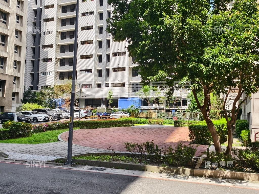 亞昕高樓精美四房雙車位房屋室內格局與周邊環境