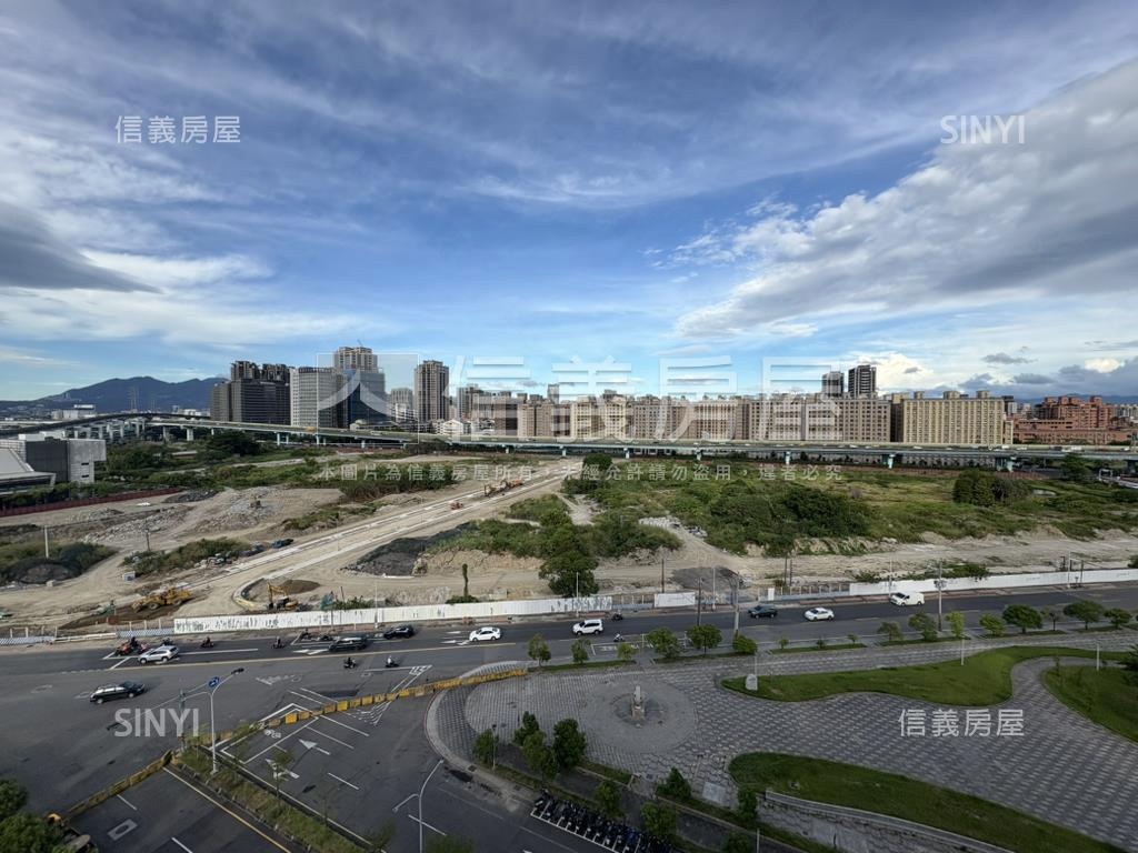 捷運Ａ５三房車位豪邸房屋室內格局與周邊環境