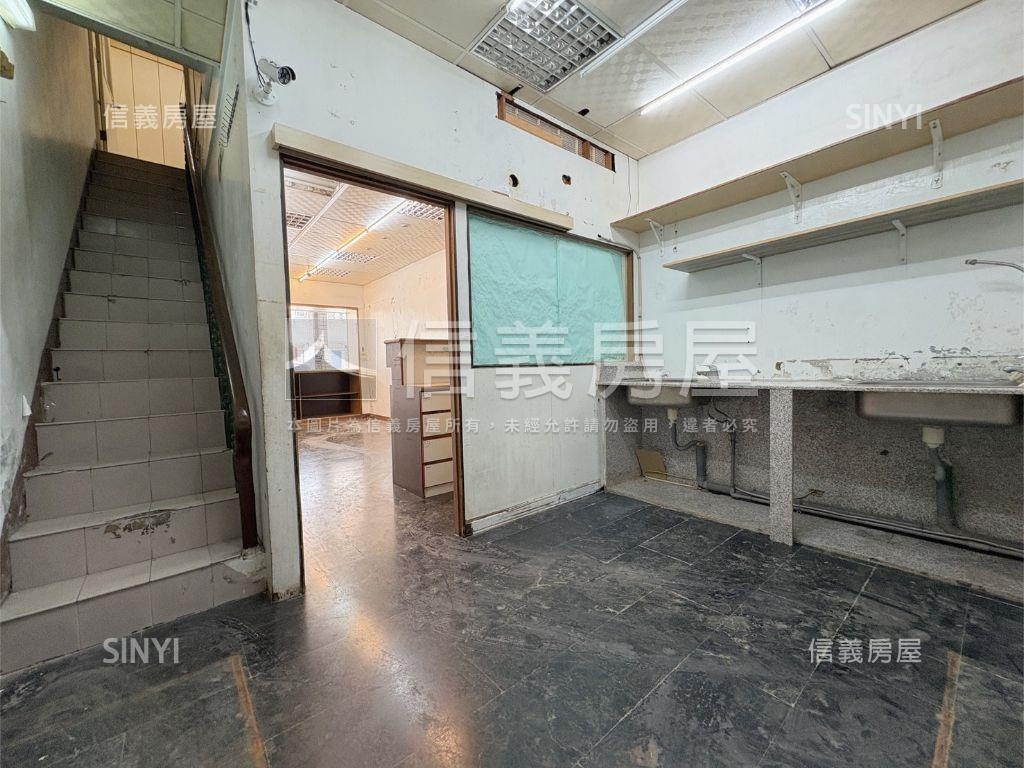 復興正路近火車站店面透天房屋室內格局與周邊環境