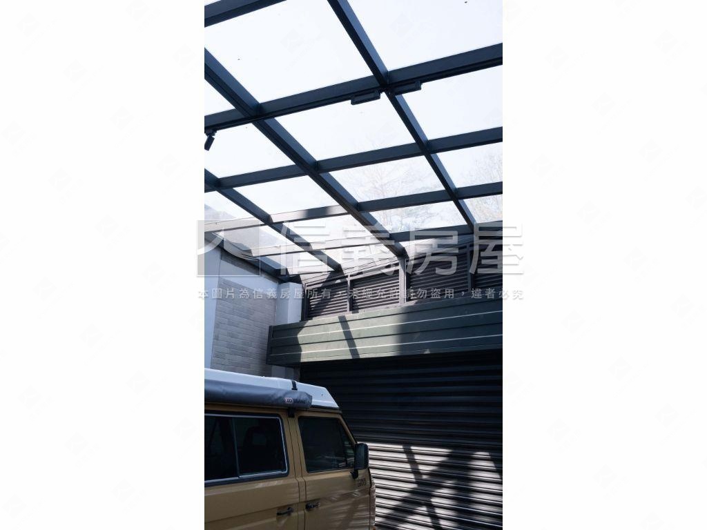 清水模車墅房屋室內格局與周邊環境