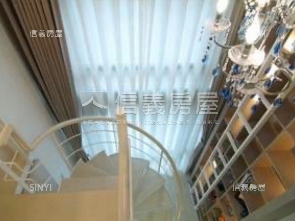 專任法意學區挑高套房房屋室內格局與周邊環境