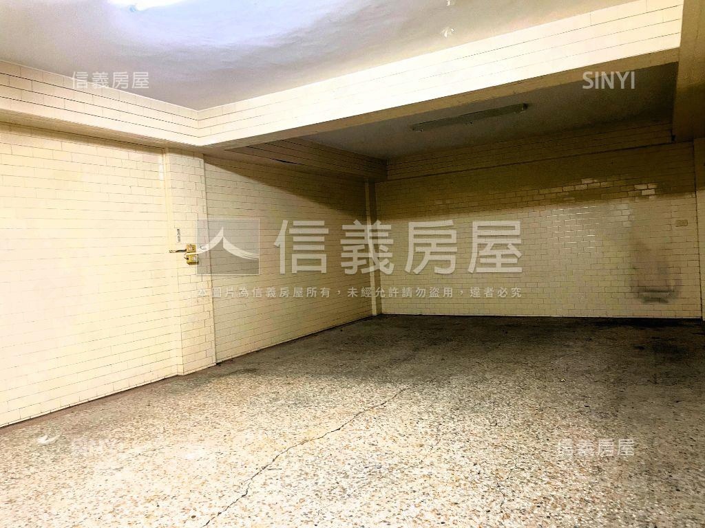 東區正崇學路發財金店面房屋室內格局與周邊環境