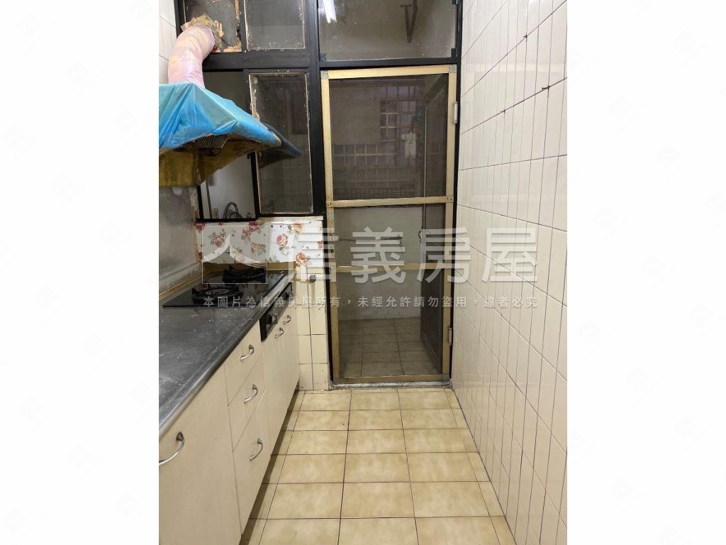 近崇德捷運二樓稀有公寓房屋室內格局與周邊環境
