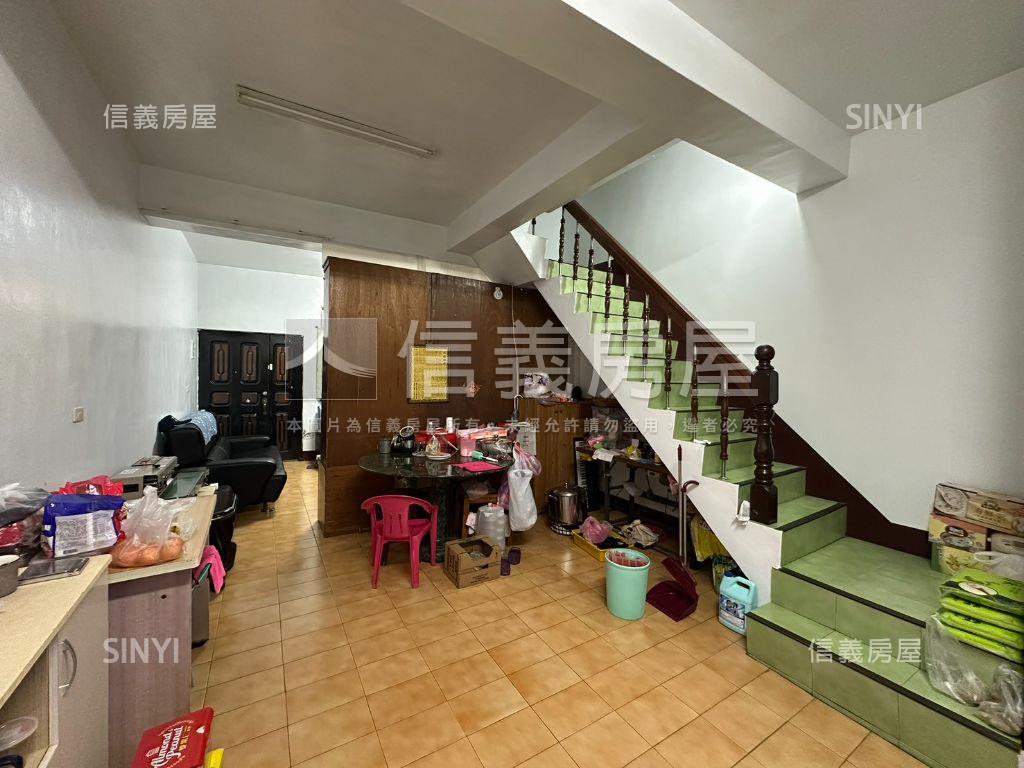 左營新民國小車庫透天房屋室內格局與周邊環境